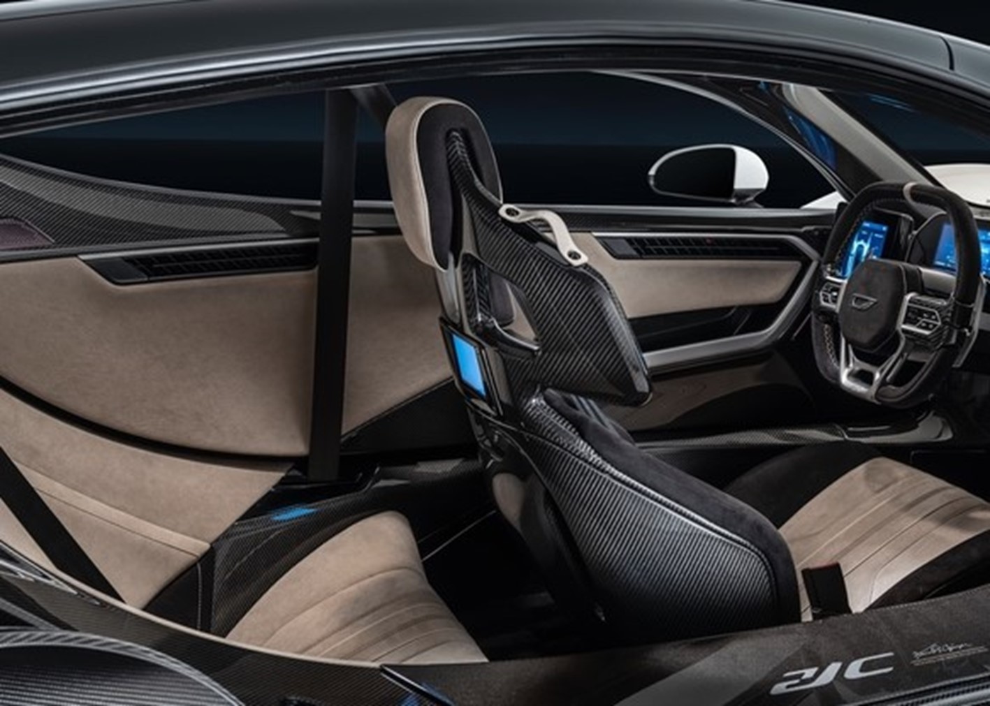 징거 21C 주행용(Road-based) 모델 인테리어 사진.jpg