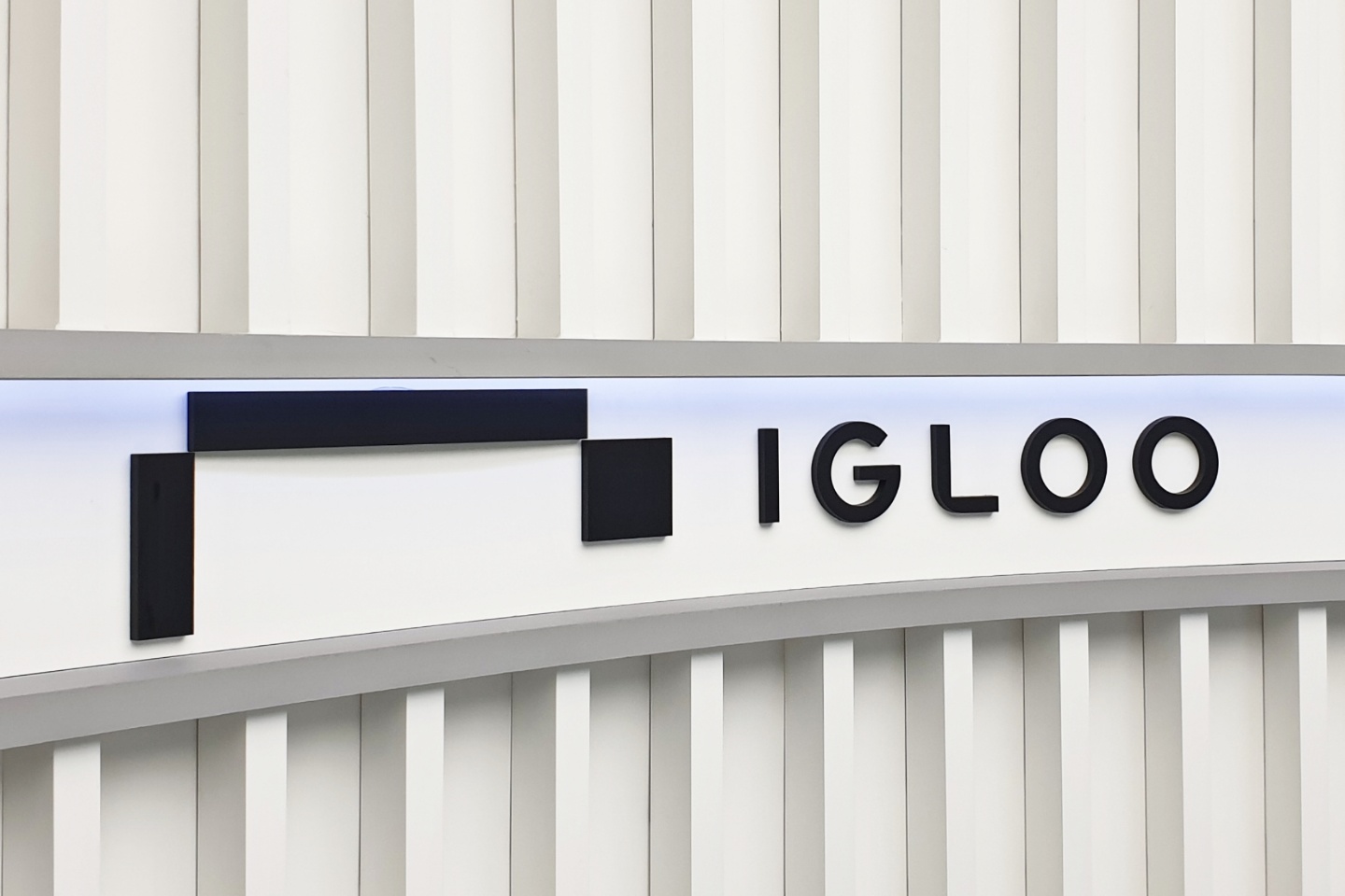 [이글루코퍼레이션] 현판.jpg