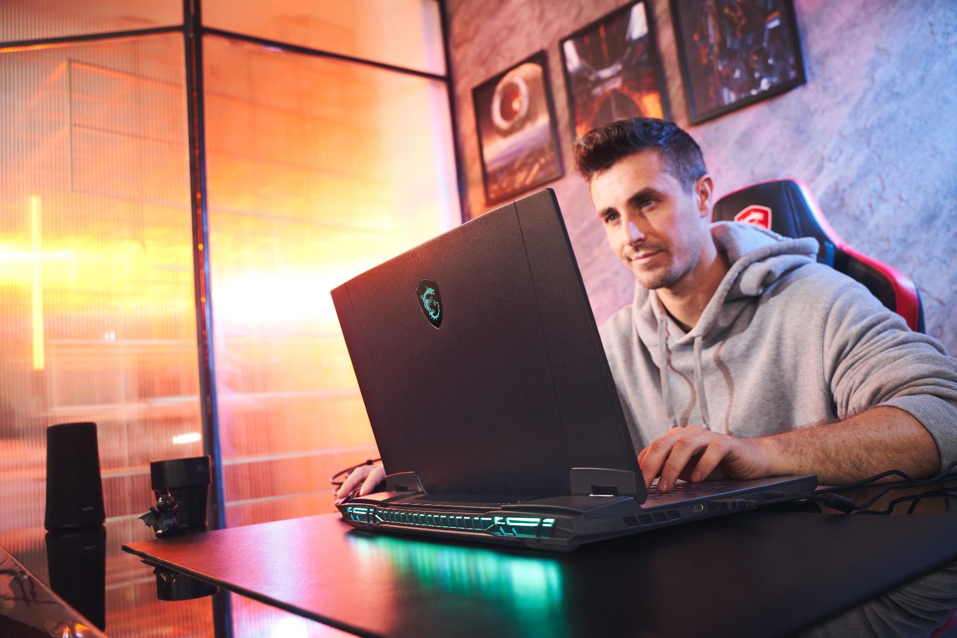 타이탄 GT77 12UHS.JPG