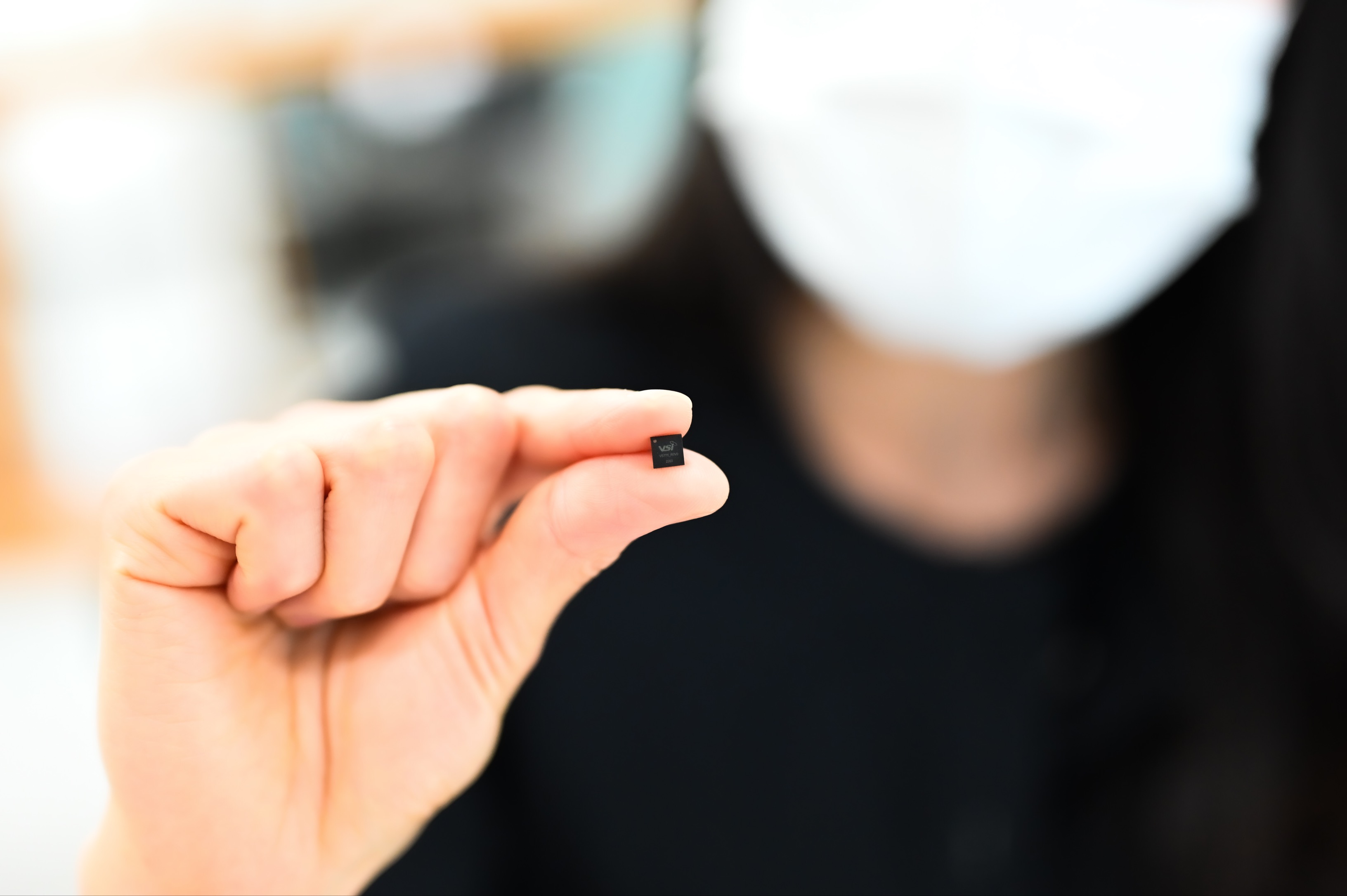 VSI 보도자료 이미지 1_5mmx5mm 초소형 칩 VS775.png.jpg