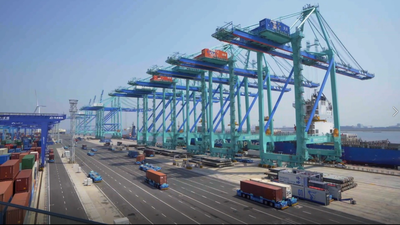 화웨이 5G 스마트 항만 기술이 적용된 중국 텐진항(1).jpg