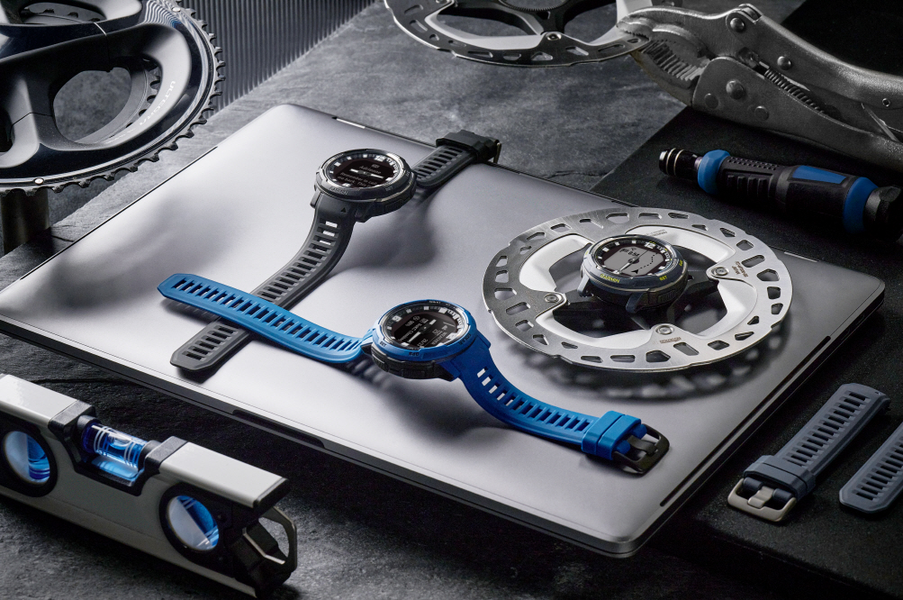 가민 인스팅트 크로스오버 시리즈 연출컷 (1).jpg