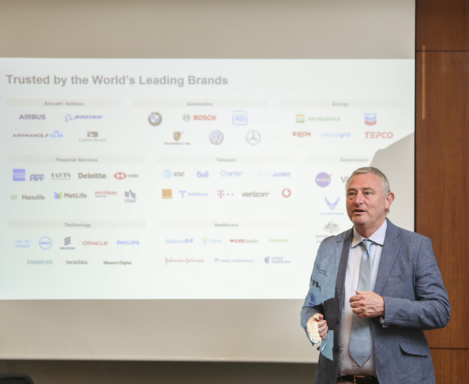 간담회에서 발표하는 스케일드애자일 아태지역 총괄대표 롭 하워드.JPG