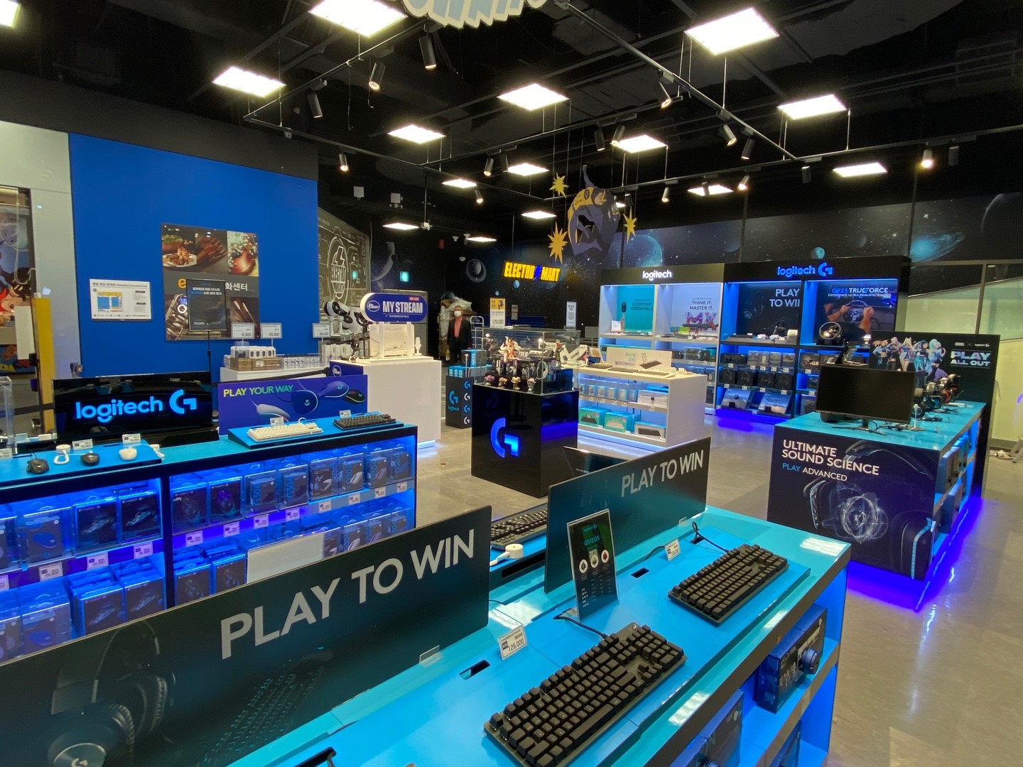 로지텍 브랜드 스토어 전경.jpg