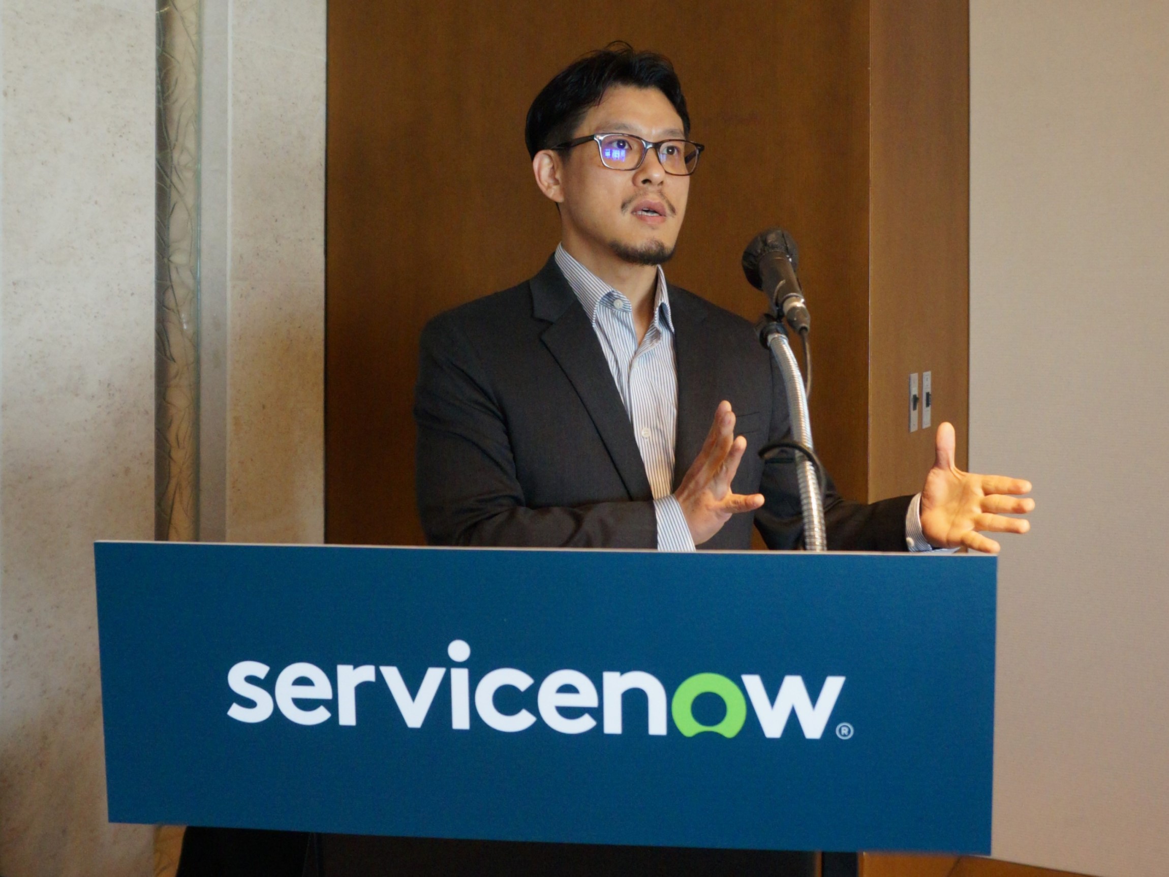 유타 릴리스 출시를 발표하는 장기훈 서비스나우 솔루션 컨설팅 전무.jpg