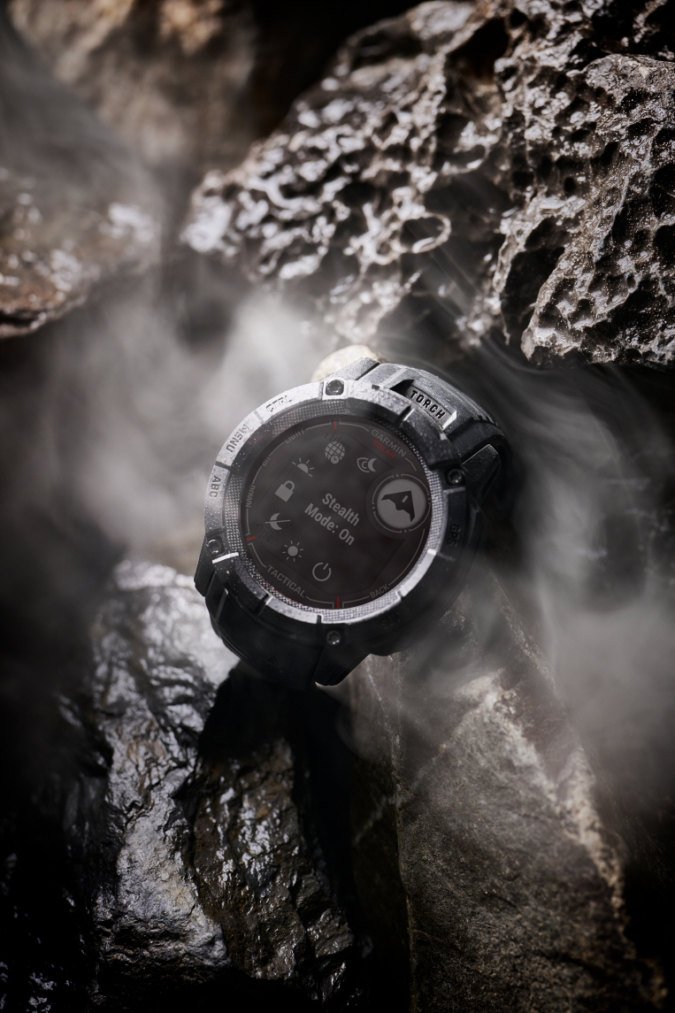 인스팅트 2X 솔라 연출컷.jpg