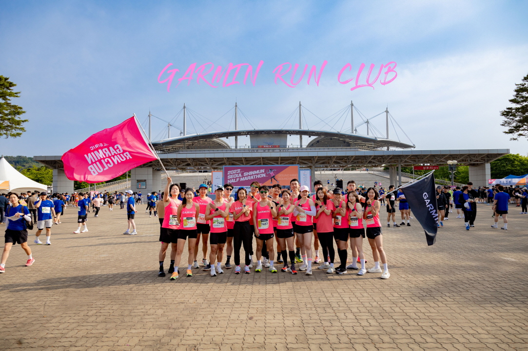 가민 런 클럽(GRC) 2기 기념 단체사진.jpg