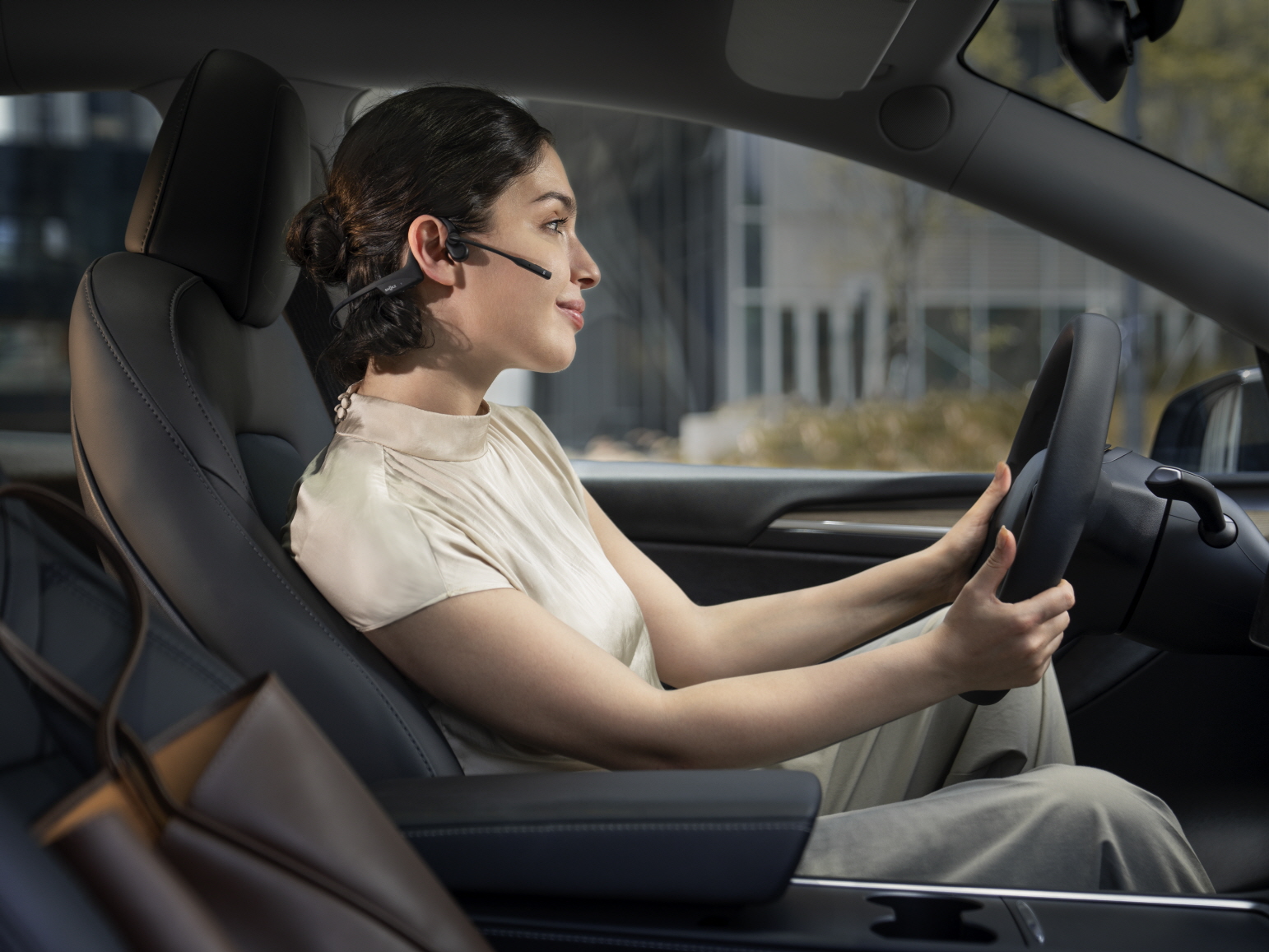 샥즈 오픈컴2 시리즈 착용컷 (3).jpg