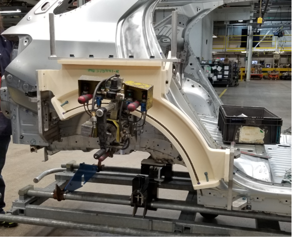 ASA 헤머 툴_ Stratasys F900으로 제작된 툴링은 자동차 조립 공정에 사용된다 (2).png