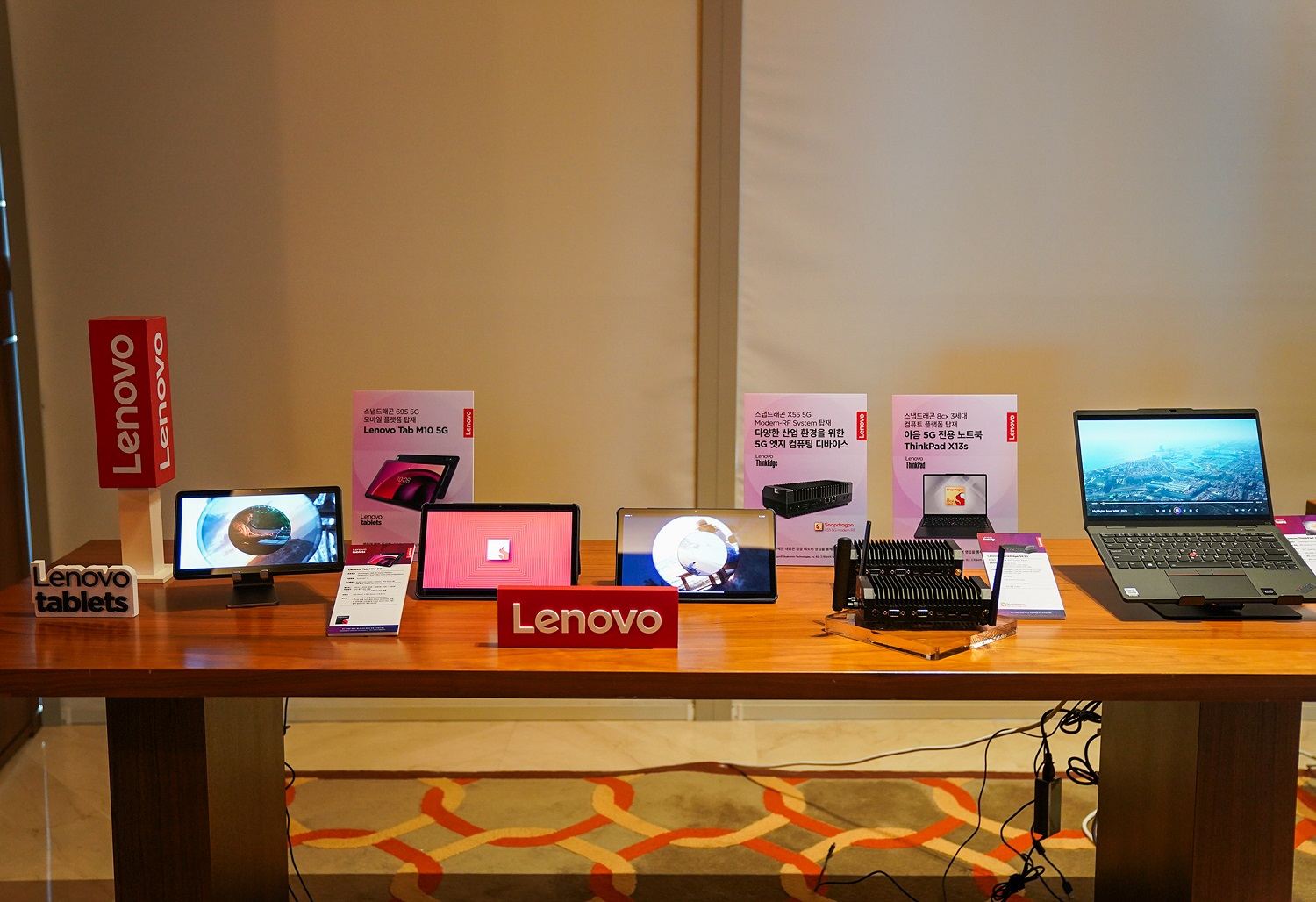 레노버_레노버 테크데이 제품 전시.JPG