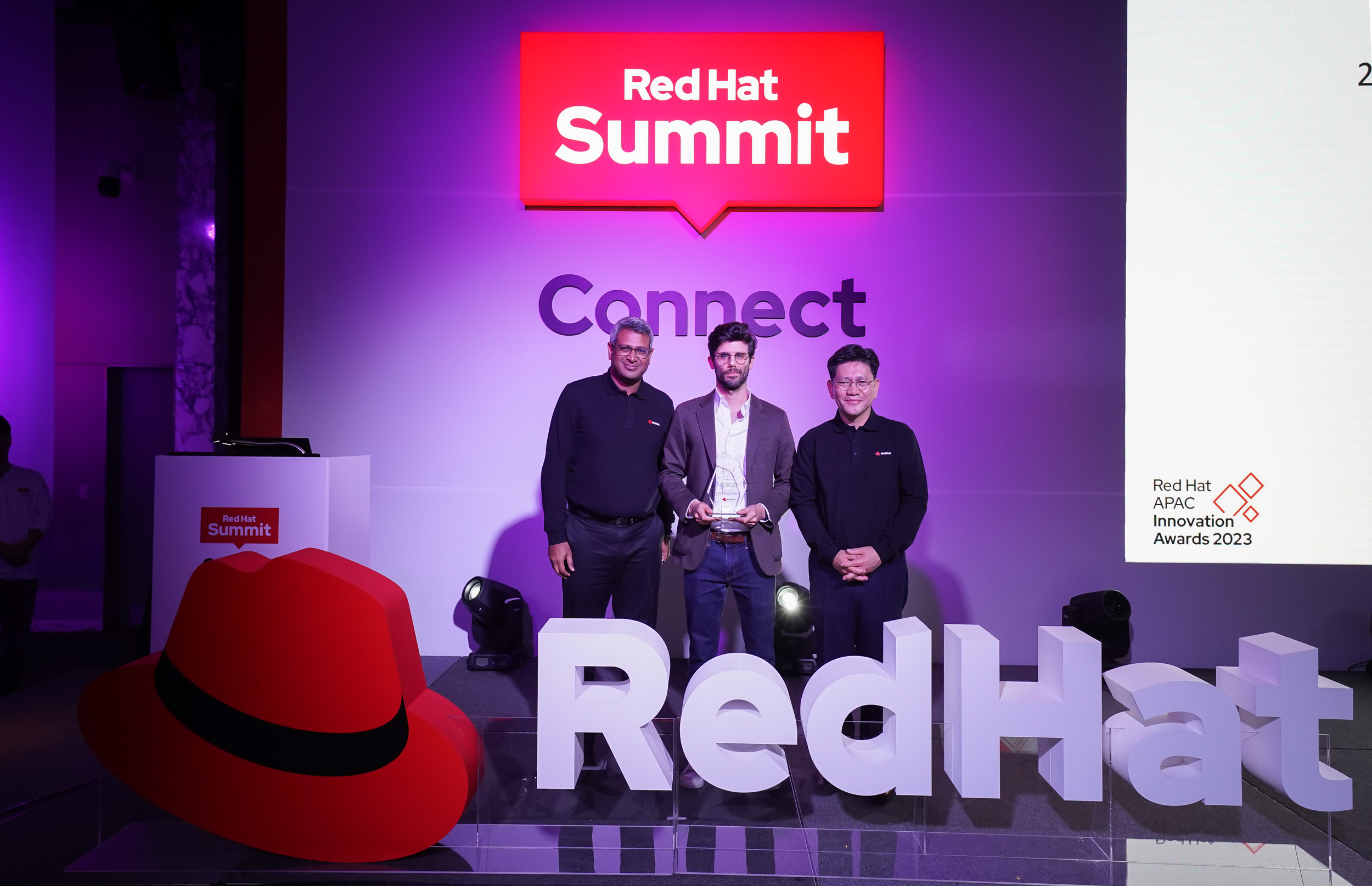 사진05_이노베이션 어워드_삼성전자 네트워크 사업부 말릭 카스미 오픈랜 파트너십 파트장.jpg