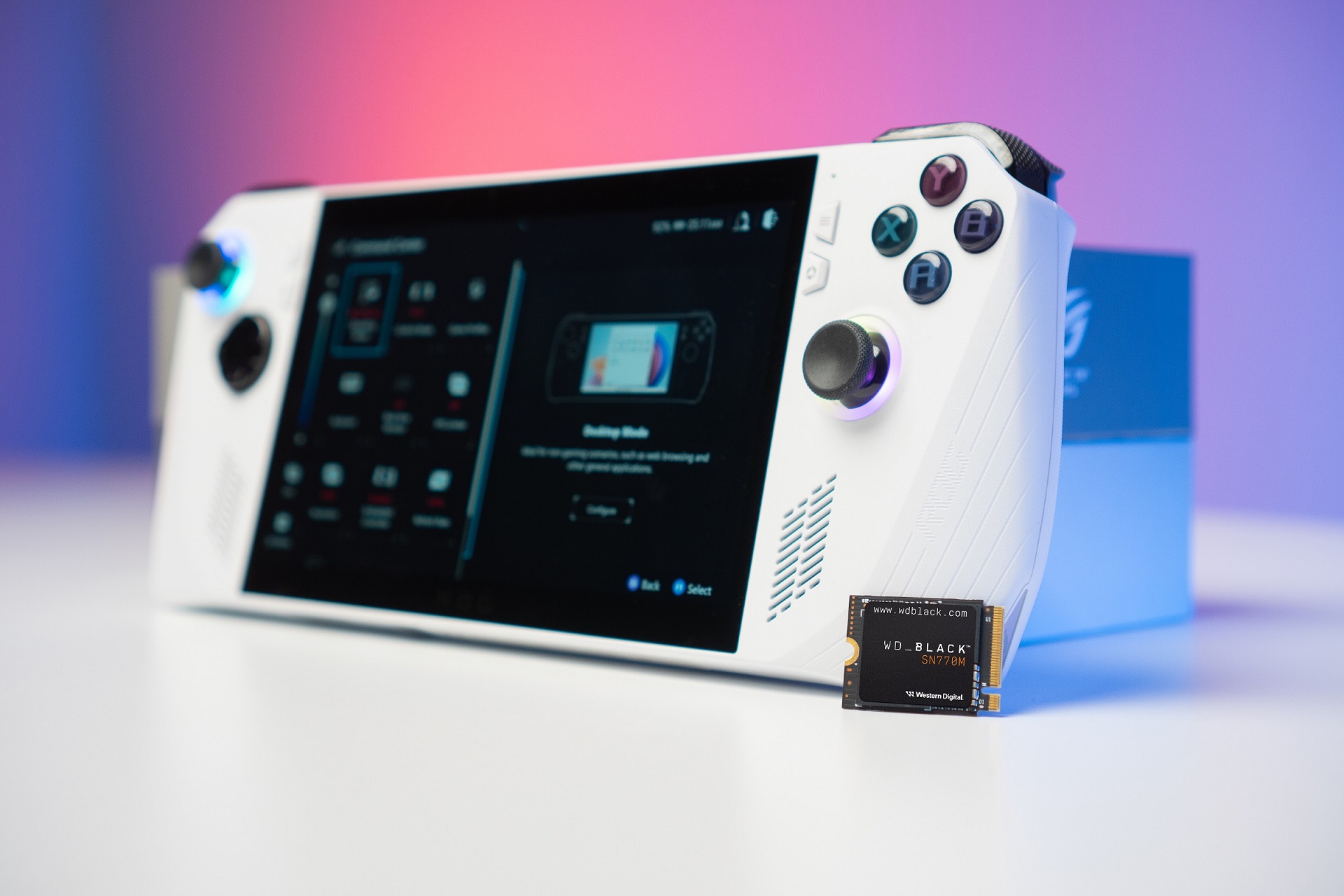 [사진2] WD_BLACK SN770M NVMe SSD_스타일컷.jpg
