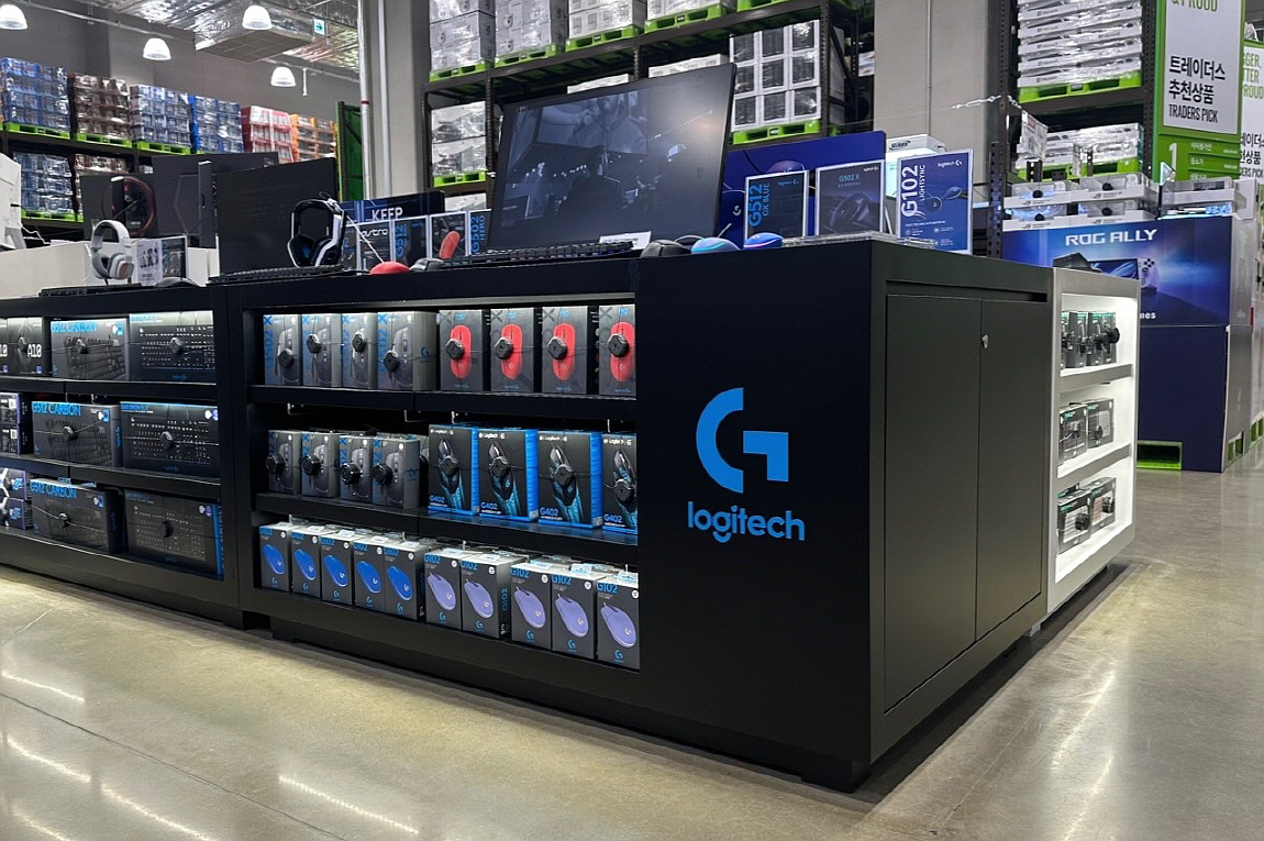 트레이더스 수원화서점에 신규 오픈한 로지텍 브랜드존 전경.jpg