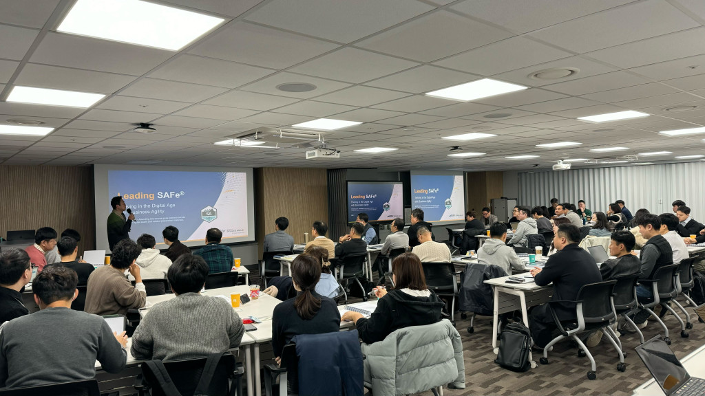 스케일드애자일_ AWS에서 에스앤아이코프레이션 팀이 SAFe 교육을 받고있다 (2).jpg