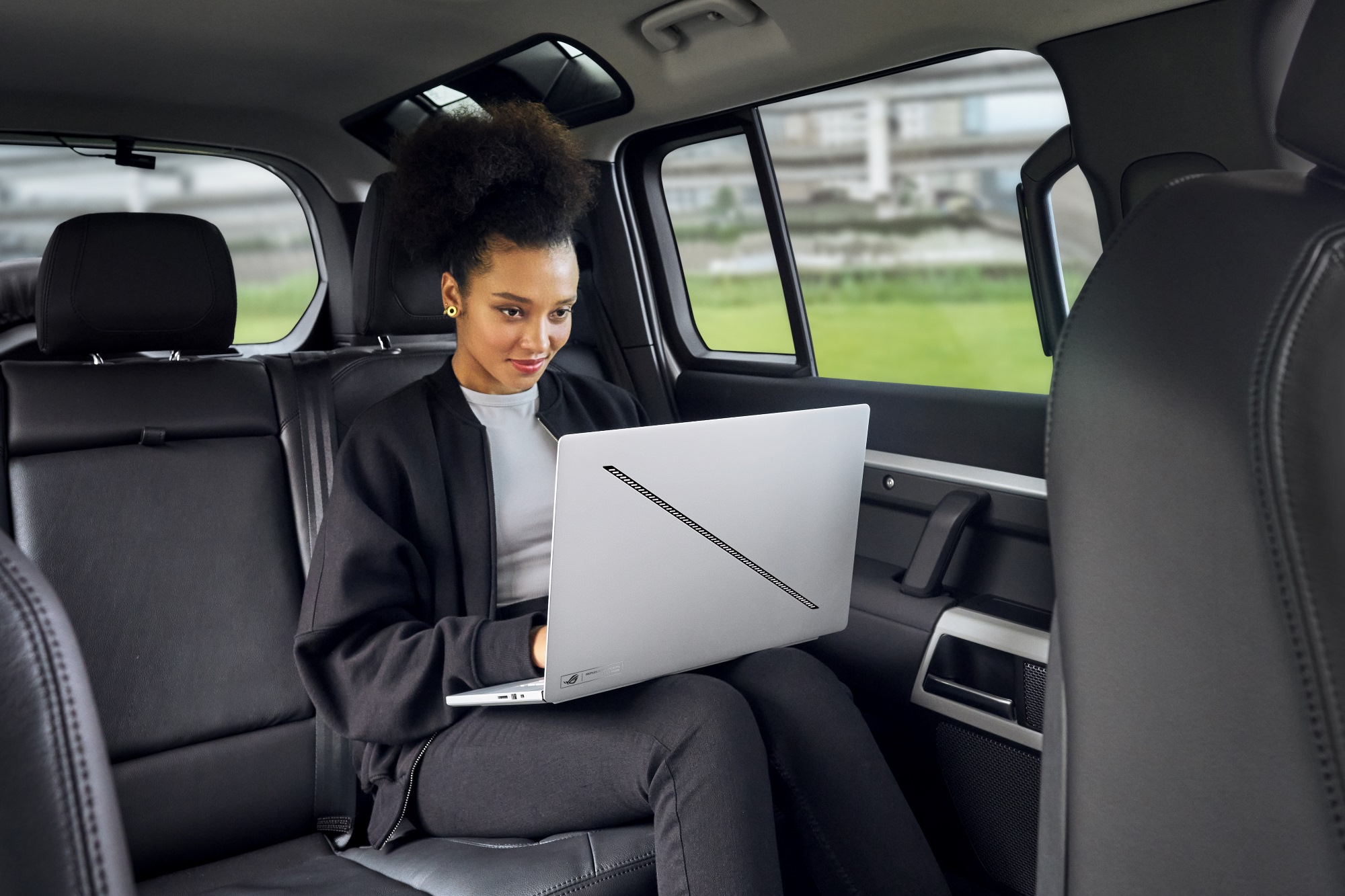 ROG 제피러스 G16 플래티넘 화이트.jpg