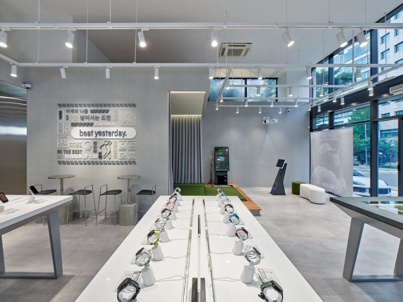 강남점 내부 이미지.jpg