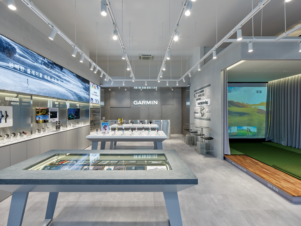 가민 브랜드샵 강남점.jpg