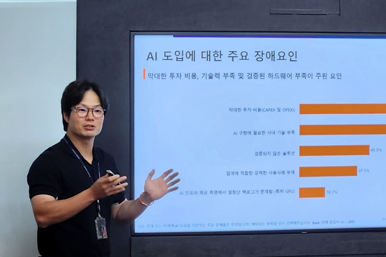 미디어 브리핑에서 발표 중인 퓨어스토리지 코리아 김영석 상무.jpg