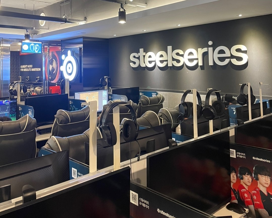 스틸시리즈_대학로 스틸시리즈 PC방 전경_이미지.jpg