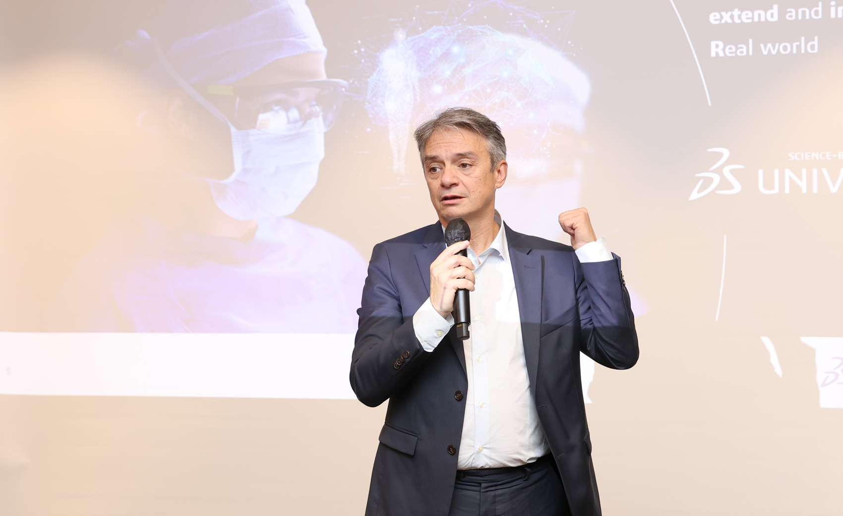 다쏘시스템 CEO 파스칼 달로즈, “버추얼 트윈의 혁신으로 생성형 경제 주도”.jpg