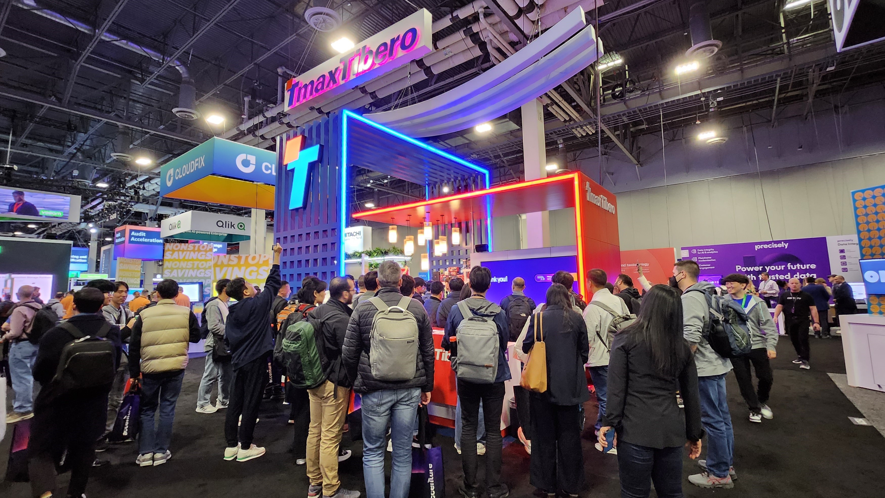 ‘AWS 리인벤트 2023’에 참가한 티맥스티베로 부스.jpg