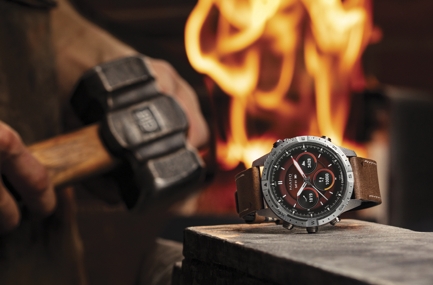 가민 MARQ 어드벤처러 2세대 - 다마스커스 스틸 에디션(MARQ® Adventurer (Gen 2) - Damascus Steel Edition).jpg