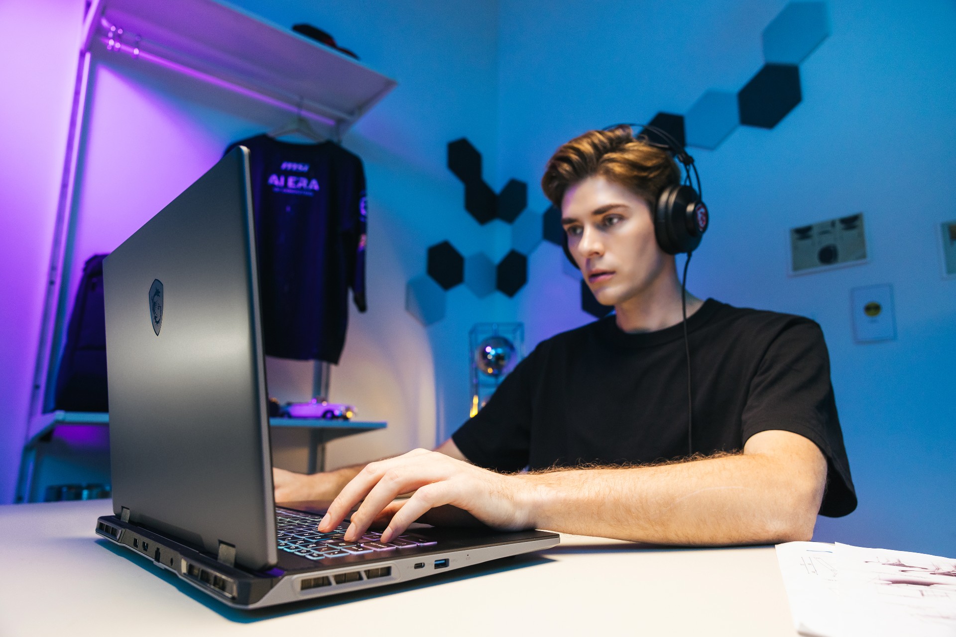 MSI 소드 17 HX B13VGKG-i9 QHD.JPG