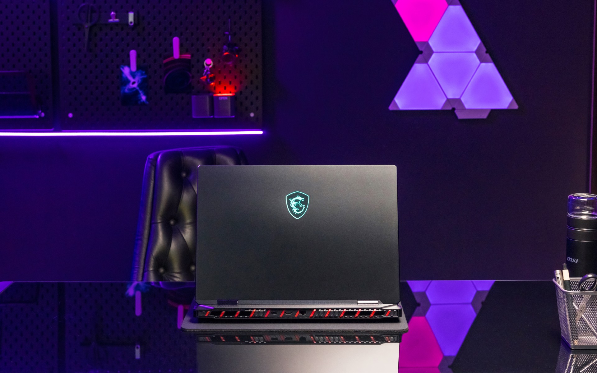 MSI, RTX 50 시리즈 탑재 AI 고성능 게이밍 노트북 사전예약 개시.jpg