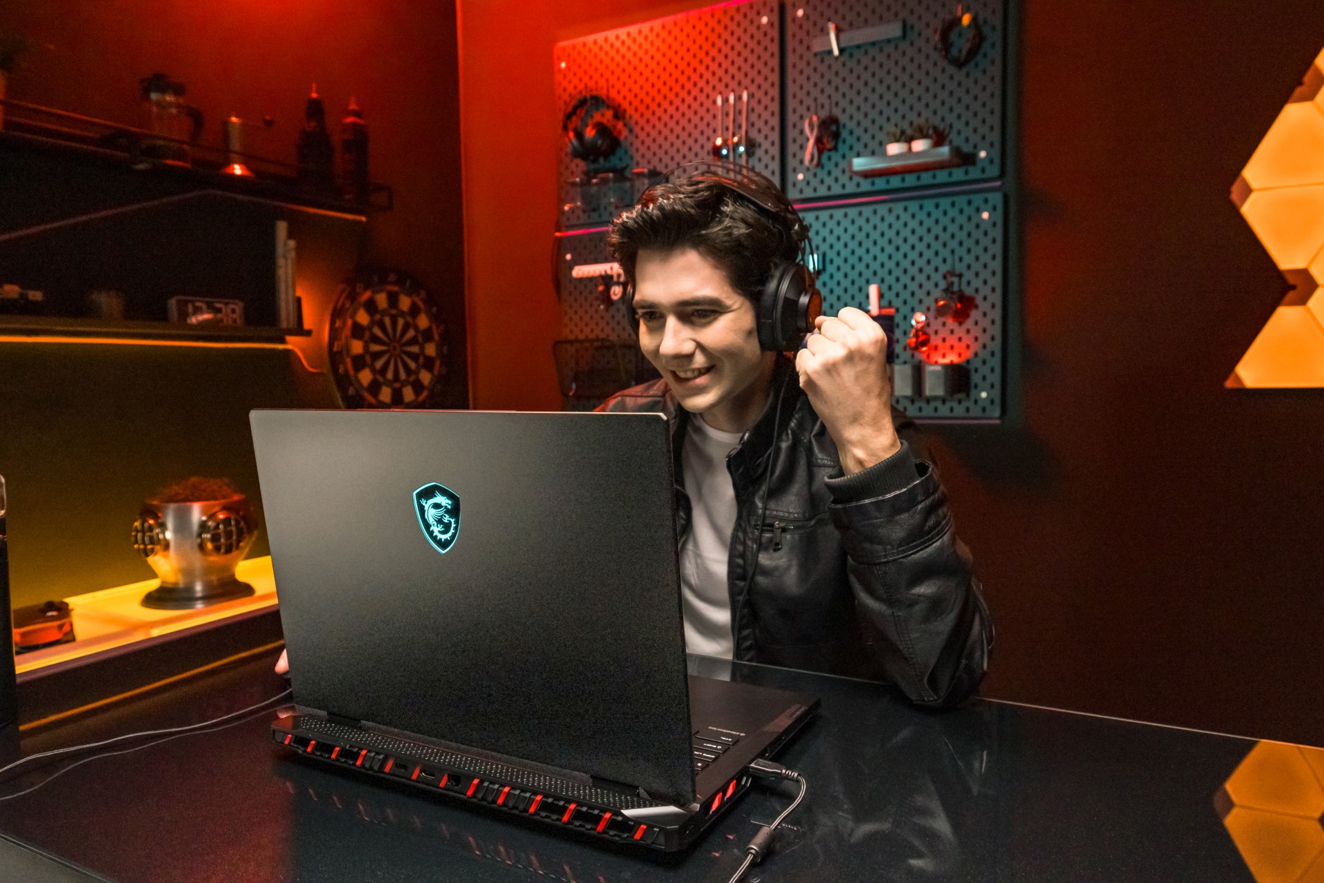 MSI, 최신 지포스 RTX 5090 탑재 노트북 출시···4월 15일까지 예판 진행.jpg