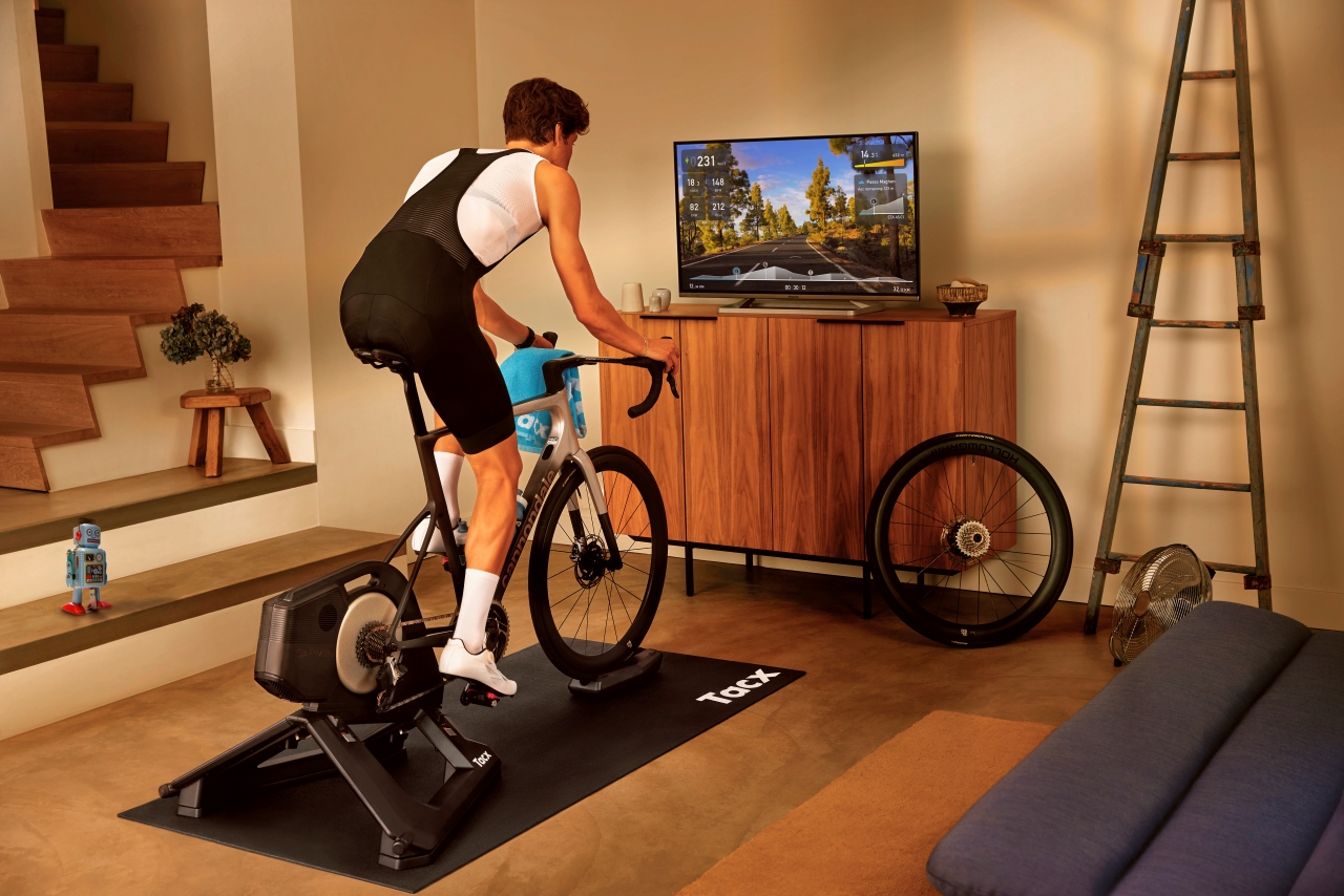 가민, 스마트 인도어 사이클링 트레이너 ',탁스 네오 3M', 국내 출시 (3).jpg