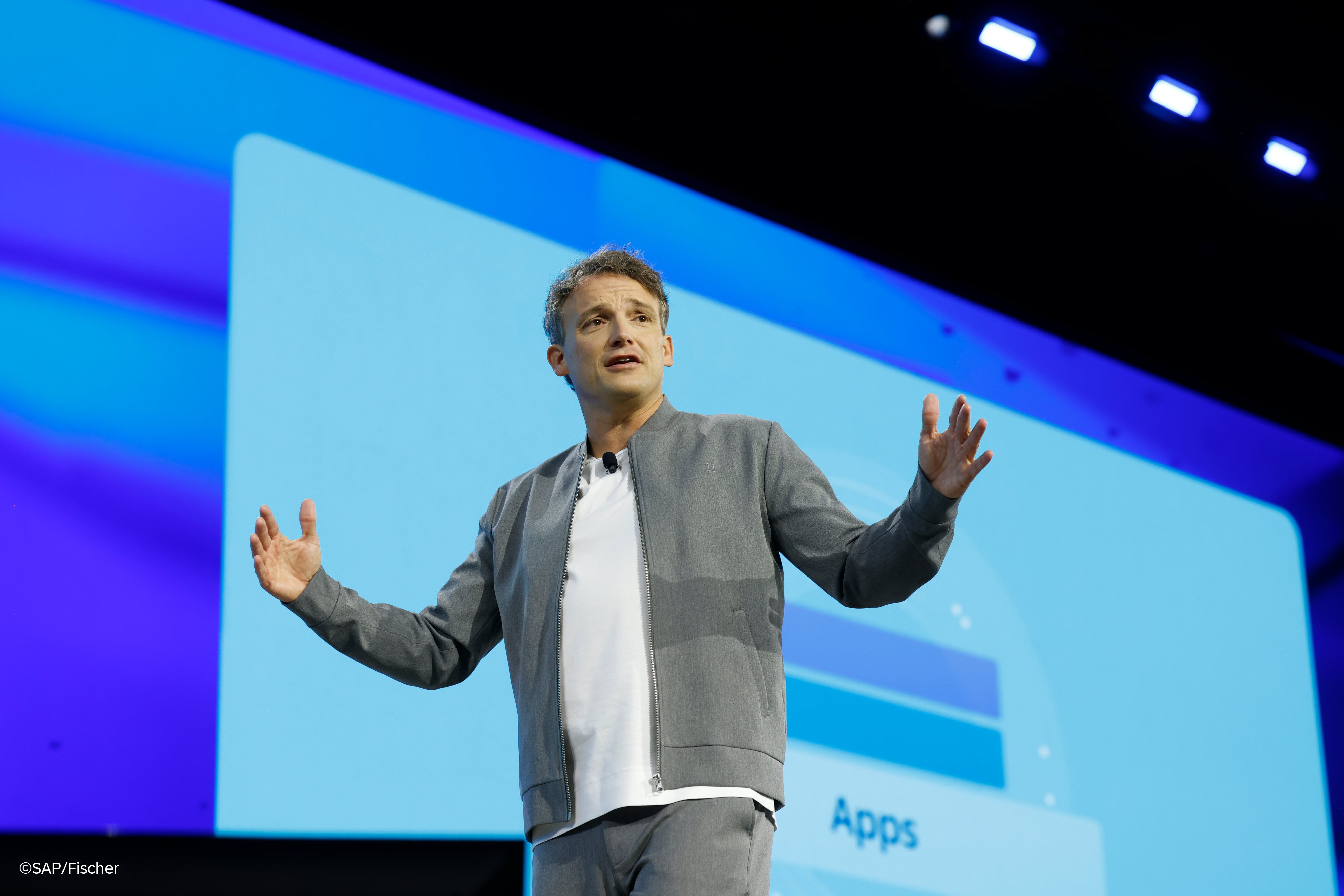 SAP 사파이어 2025에서 발표하는 크리스찬 클라인(Christian Klein) SAP CEO.jpg