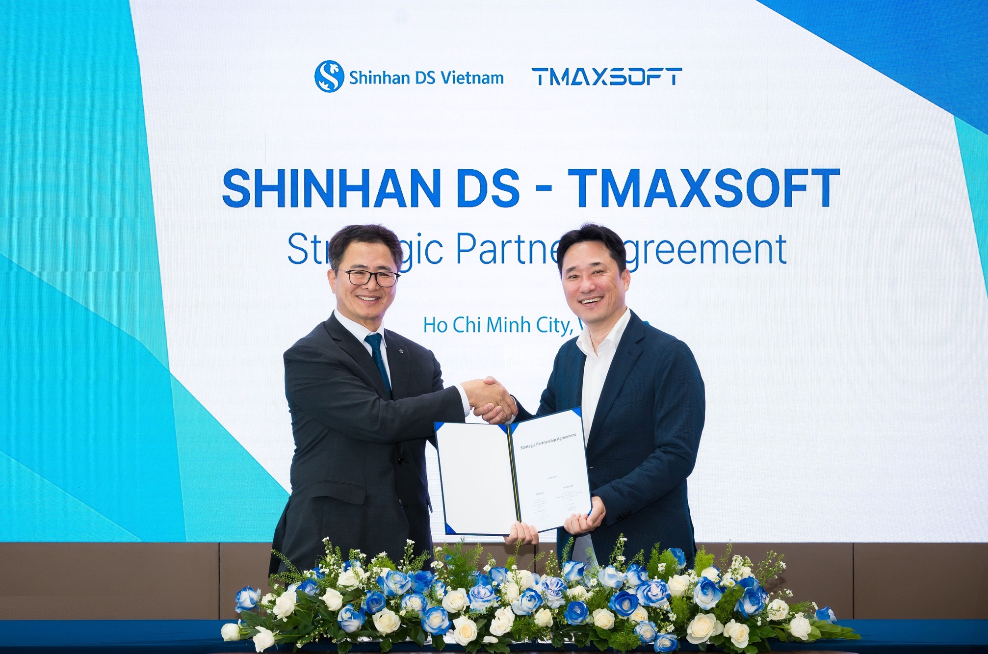 티맥스소프트-신한DS 파트너십 체결 기념 사진.jpg