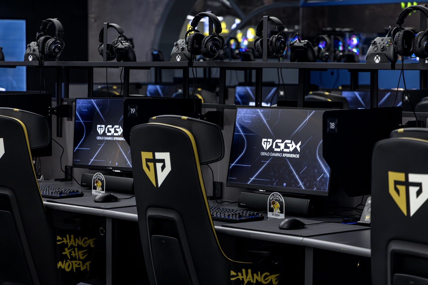 복합 문화 게이밍 공간 ‘GGX’에 설치된 로지텍 제품.jpg