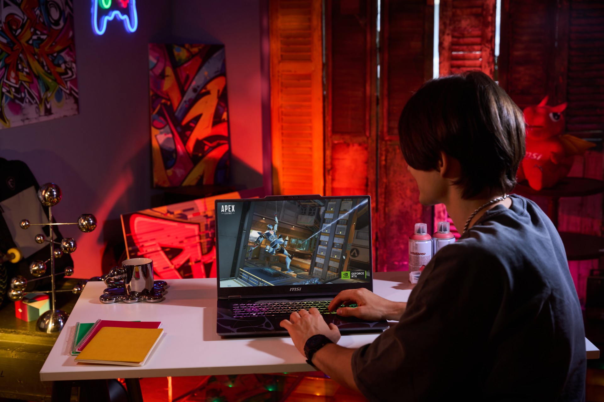 MSI 사이보그 17 B2RWEKG-C7.jpg