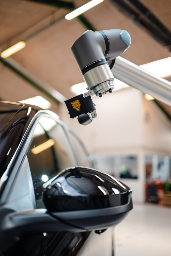 1K유니버설 로봇_유니버설 로봇이 새롭게 공개한 UR8 Long은 공간 제약이 심한 제조산업 적합한 차세대 협동로봇이다.jpg