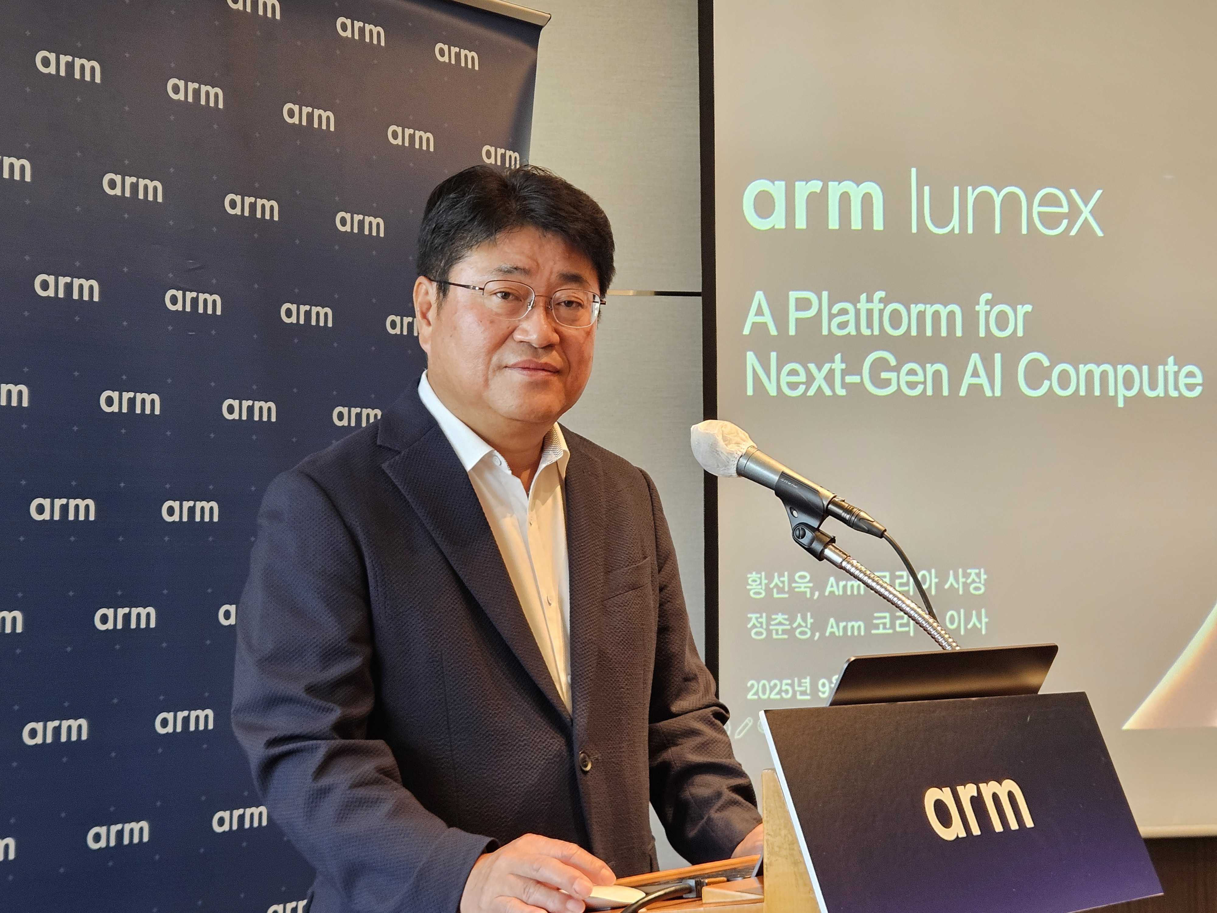 발표 중인 황선욱 Arm 코리아 사장.jpg.jpg