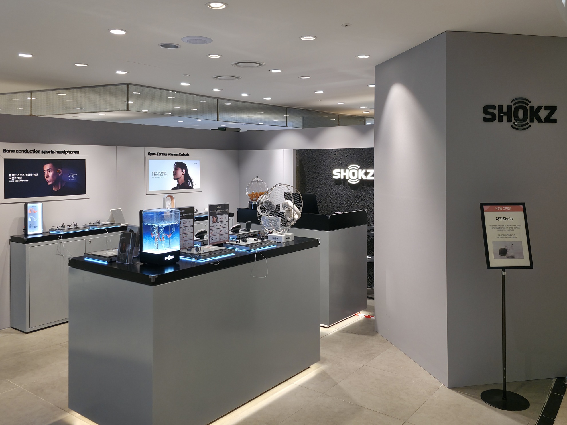 샥즈 국내 첫 브랜드스토어 오픈.jpg