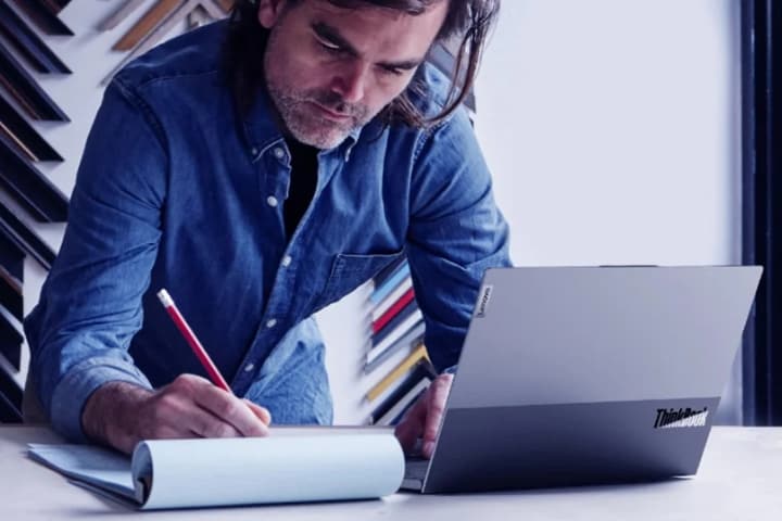 레노버, 중소기업 맞춤형 ‘AI 레디’ IT 솔루션 출시… AI·엣지 시대 준비 가속화.jpg