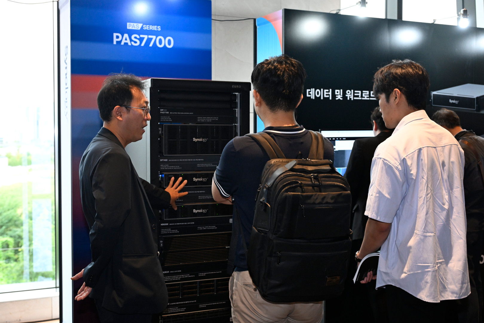 1K이미지5_Synology 스토리지 및 데이터 보호 솔루션 전시.jpg