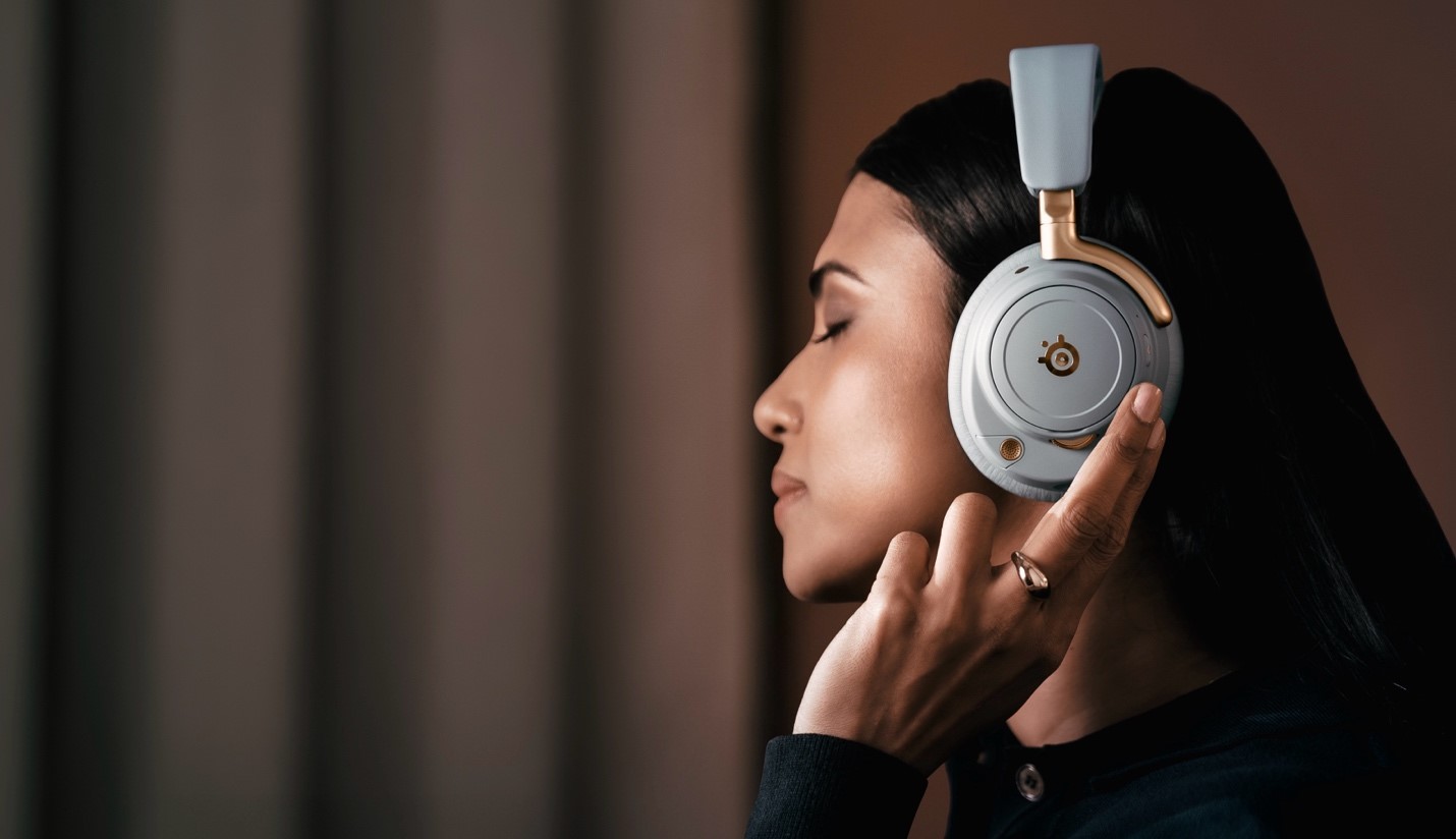 스틸시리즈_아크티스 노바 엘리트_라이프스타일 이미지.jpg