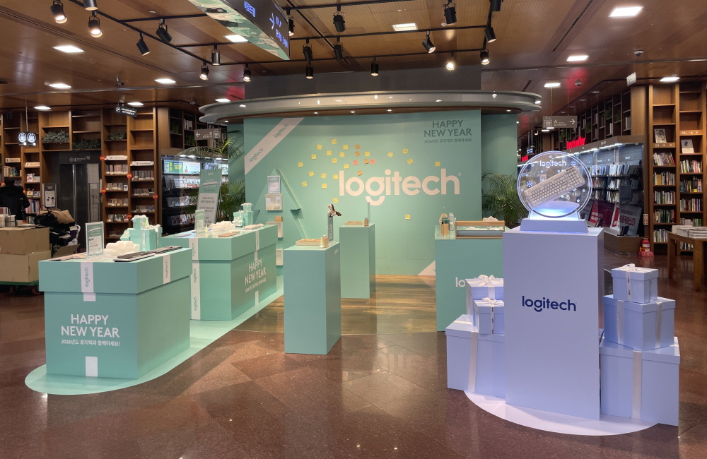 로지텍, 교보문고 강남점서 연말·신년 맞이 팝업스토어 오픈.jpg