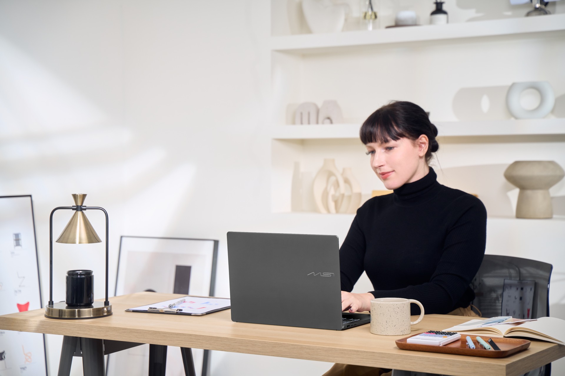 프레스티지 14 AI+ D3MG (1).jpg