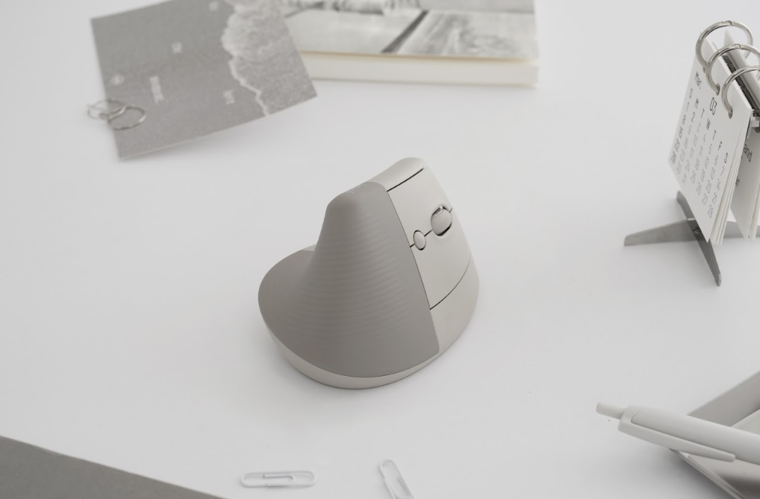 로지텍, 버티컬 마우스 1위 ‘Lift’ 신규 컬러 ‘웜그레이’ 출시_0309_FN.png