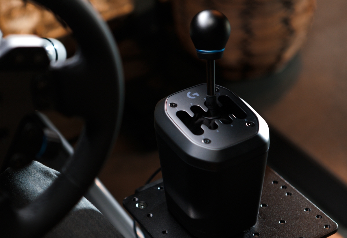 로지텍, RS H-시프터 출시…홀 효과 센서 기반 수동 변속 정밀도 강화.jpg