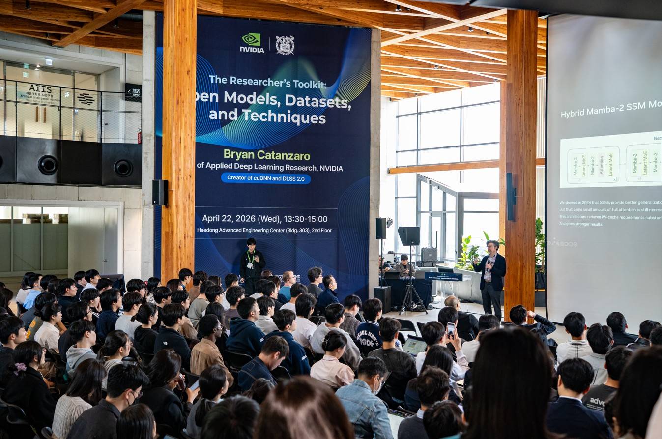 서울대에서 특별 강연을 하고 있는 브라이언 카탄자로 엔비디아 응용 딥러닝 연구 부문 부사장.jpg